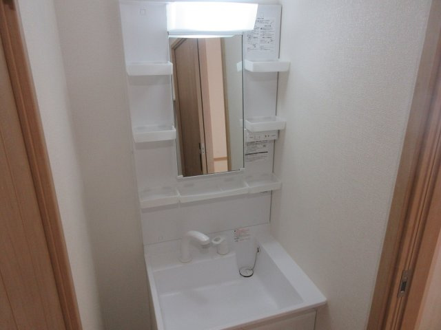 レジデンスアイ・壱号館の独立洗面台