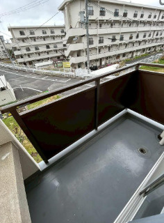 松が丘住宅14号棟のバルコニー