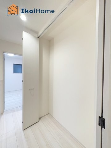 神戸市西区竜が岡1丁目　全8棟　3号棟　新築戸建の収納|◆同社施工例◆収納スペース広々♪収納時に便利な棚・ハンガーパイプ付きです！