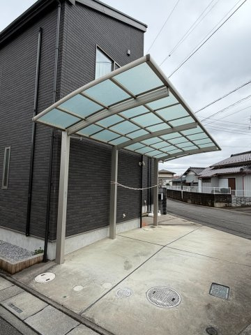 北足立郡伊奈町内宿台5丁目　中古戸建の駐車場|車をお持ちの方に嬉しい駐車場付きの物件です