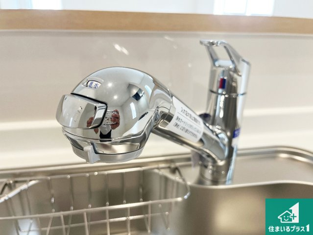 加古郡稲美町六分一　第9期　新築一戸建ての設備|浄水器を内蔵！炊飯時、お茶を作る時に安心してお水を使えます！お湯と冷水、浄水と原水、シャワーの切替えもワンタッチです！