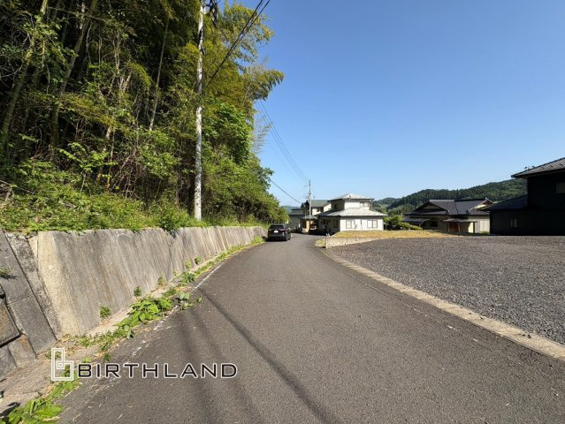 売地・住宅用地　棚倉町大字棚倉字日向前　棚倉小学校・棚倉中学校の前面道路含む現地写真|前面道路は近隣の方が使う生活道路で車通りも落ち着いています！