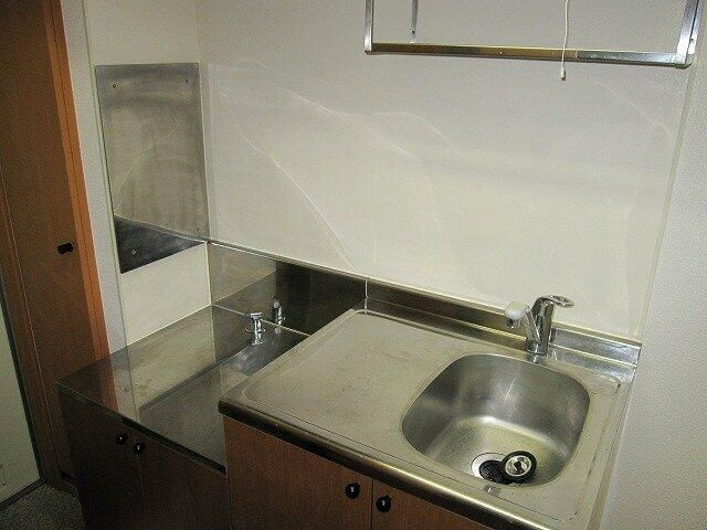 横浜市緑区鴨居１丁目のアパートのキッチン