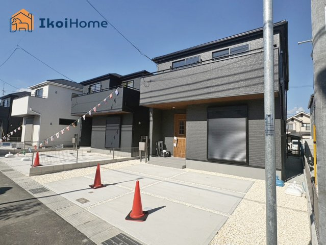 神戸市西区竜が岡1丁目　全8棟　5号棟　新築戸建の駐車場|【ホームページに現地動画掲載中】●年中無休：当日予約可●お車は並列で普通車3台駐車可能です！