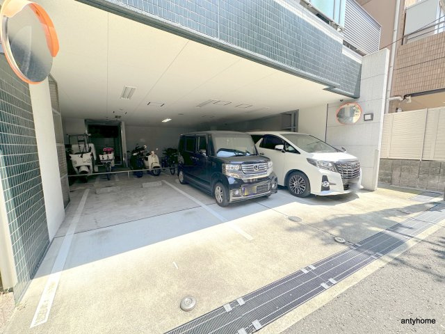 エステムプラザ難波EASTⅡブレスト　仲介手数料無料の駐車場