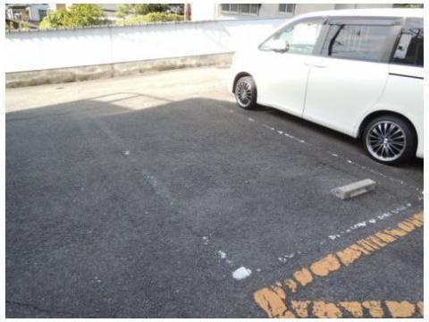プレアール昭和台の駐車場