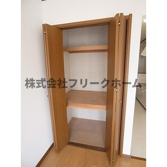 武蔵野市吉祥寺本町４丁目のアパートの収納