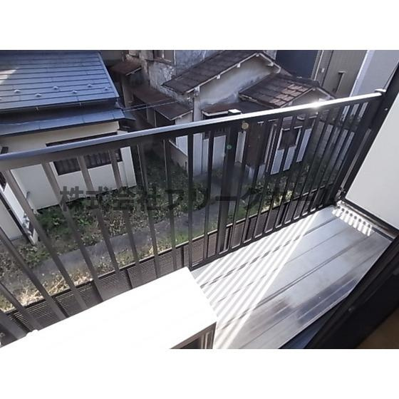 武蔵野市吉祥寺本町４丁目のアパートのバルコニー
