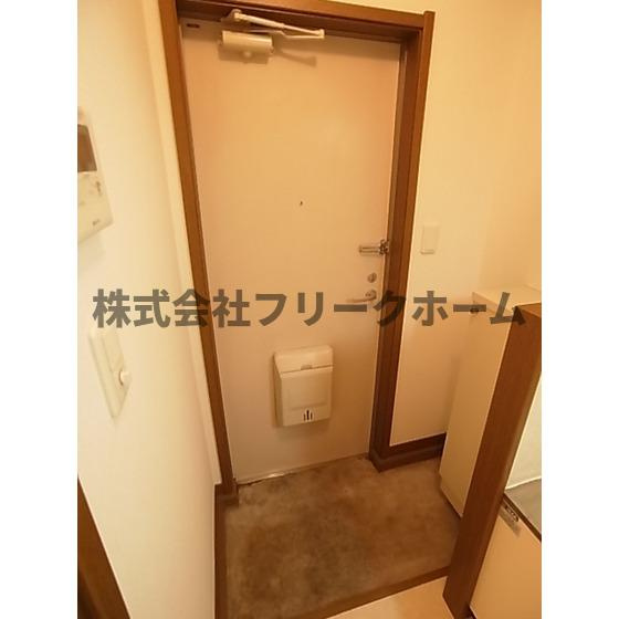 武蔵野市吉祥寺本町４丁目のアパートの玄関