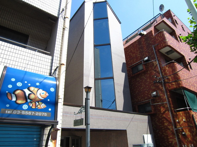 駒込Ｋ＆Ｍビルの外観|鋭角の窓ガラスがオシャレ！