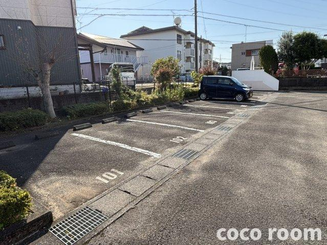Villa Pine Plainの駐車場