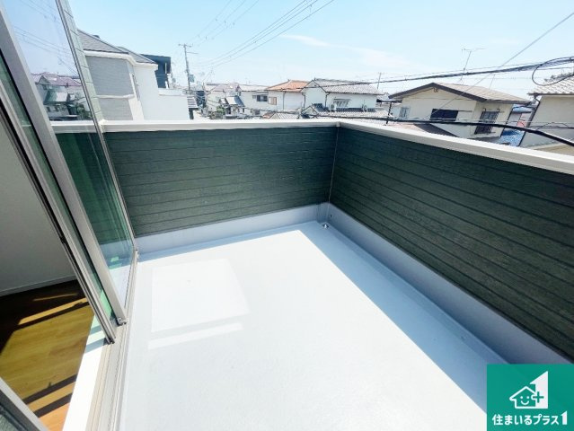 加古川市野口町北野　第12期　新築一戸建てのバルコニー|ワイドバルコニーは洗濯物を干すスペースが広いのでご家族が多くても安心！