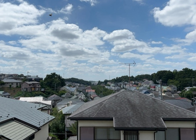 【設備】 | サンヴェール玉川学園 | エントランス付近に設置されている集合ポストは、住んでいる部屋と離れているため、ポストをあさるなど誰かに何かされていても被害に気づきにくいです。入居する時には他人に特定されにくい番号で鍵をかけましょう！