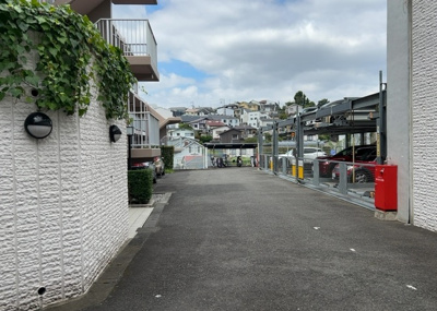 【現況写真】 | サンヴェール玉川学園 | 眺望の良さを楽しめるダイニングキッチンで家族団らんの時間を過ごしてはいかがでしょうか。バルコニーから見える景色を家族で眺める時間は、時間が経つのを忘れてしまいそうですね。是非、現地を見に行きましょう！