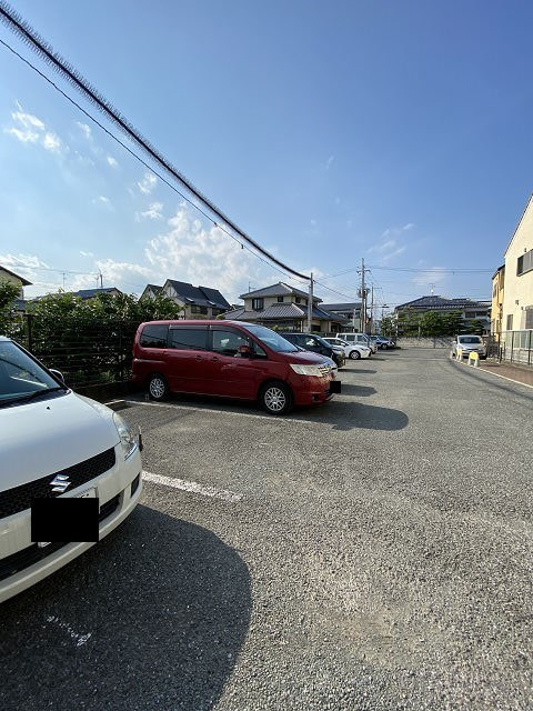 アネックス武庫の駐車場|車をお持ちの方に嬉しい駐車場付きの物件です
