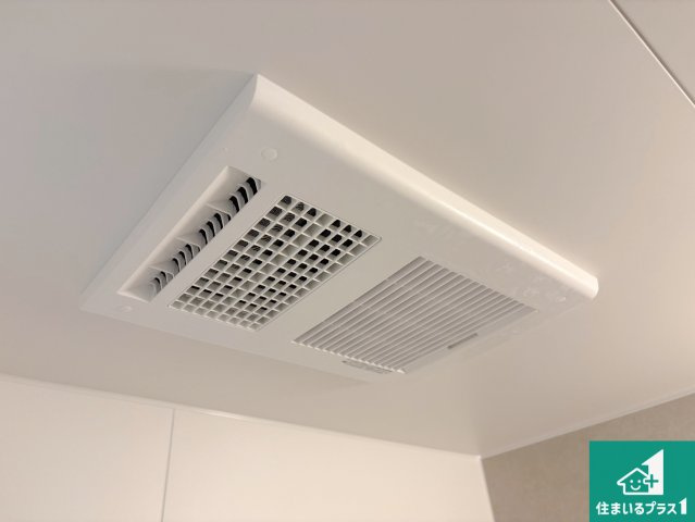 寝屋川市楠根北町　第1期　新築一戸建ての冷暖房・空調設備|四季を通して快適なバスライフをお手伝いする浴室暖房乾燥機！浴室の乾燥・暖房・涼風・換気はもちろん、２４時間換気にも対応！