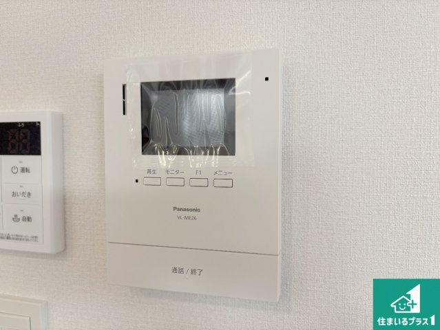 寝屋川市楠根北町　第1期　新築一戸建ての防犯設備|カラーモニターインターホン！声だけでなく来訪者の姿や顔がモニターで確認できるので、小さなお子様がいらっしゃるご家庭でも安心できます！