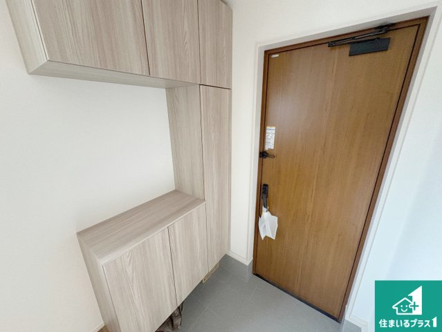 寝屋川市楠根北町　第1期　新築一戸建ての玄関|シューズボックスにはたくさんの靴が収納できるので玄関周りはいつもスッキリ！ご家族が増えても安心！