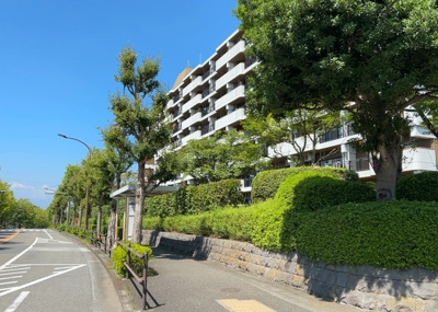 【外観】 | グリーンコープ鹿島 | 隣家の土地はどうなっているのか、生活利便施設が近くにあるのか、学校まで近いかなど、お客様のライフスタイルにあわせたイメージが重要です。また、近くにあると困る施設が近くにないかも確認するといいでしょう。