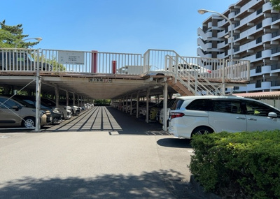 【駐車場】 | グリーンコープ鹿島 | 駐車場と明記されていても、最小スペースでつくられた駐車場だと大型車は駐車できなかったり、出入りしにくくなったりする可能性があります。お車のサイズと購入したい物件の駐車場のサイズを現地で確認しましょう。