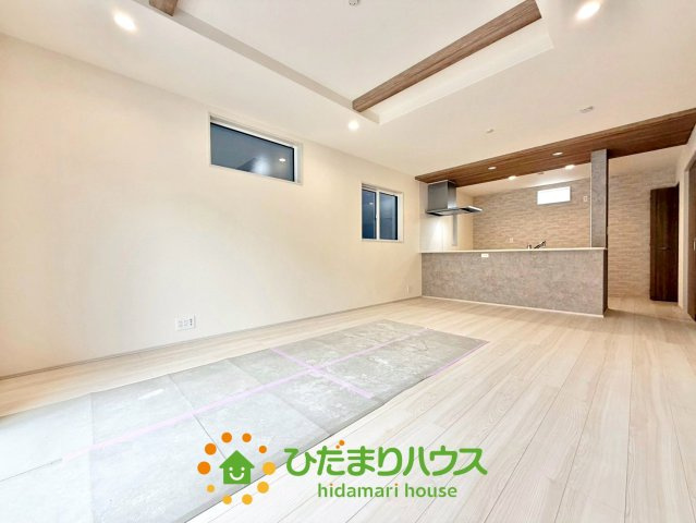 久喜市久喜北１丁目３期　新築一戸建て　02の居間・リビング