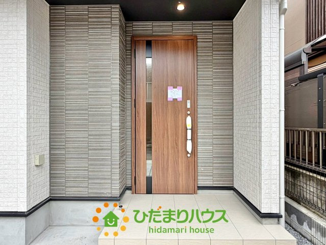 久喜市久喜北１丁目３期　新築一戸建て　02の玄関