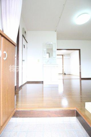 コーポカトレアの玄関|シンプルで使いやすい玄関です