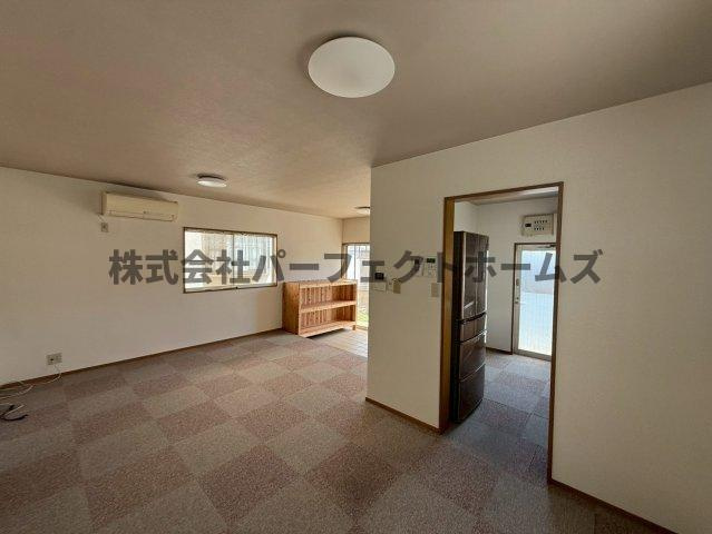 招提中町戸建　賃貸の居間・リビング|ゆったり過ごせる居間です