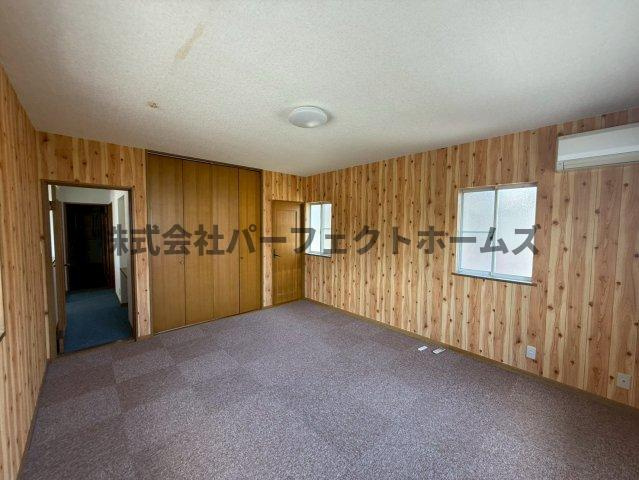 招提中町戸建　賃貸の洋室|明るい洋室です