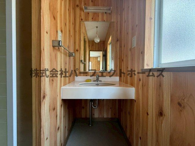 招提中町戸建　賃貸の独立洗面台|独立洗面化粧台が付いています