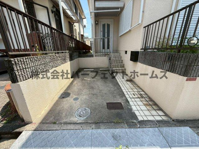 招提中町戸建　賃貸の駐車場|駐車スペースもあります