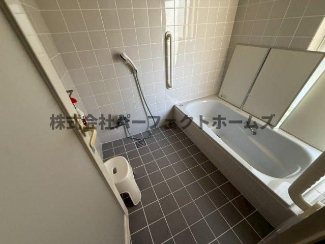 招提中町戸建　賃貸の浴室|落ち着いた空間のお風呂です