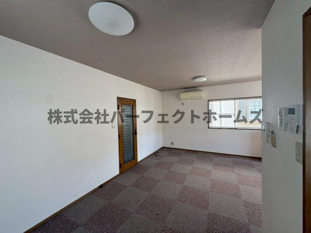 招提中町戸建　賃貸の居間・リビング|居間です