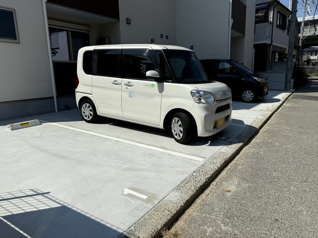 ジーメゾン明石東二見の駐車場