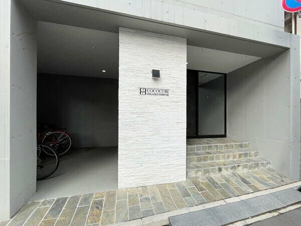 ＣＯＣＯＣＵＢＥ東日暮里のエントランス