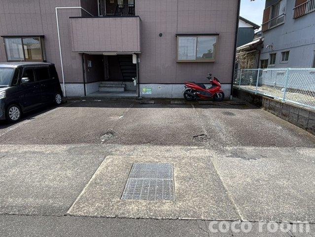 CAMELの駐車場