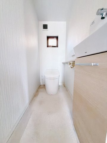 【中古戸建】太田市由良町のトイレ|■トイレ｜1階と2階にトイレがございます♪白を基調とした清潔感溢れるトイレになっています♪