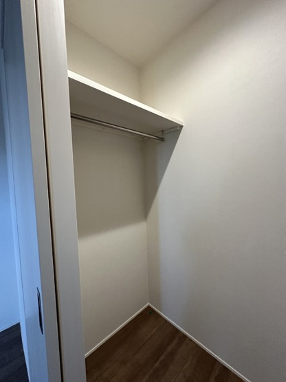 【収納】 | 【新築】(仮称)ELPIS COURT KURIKI | 洋室7.5帖のお部屋にあるウォークインクローゼットです♪たっぷり収納できてお洋服や荷物が多くてもお部屋すっきり☆