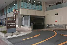 ステーションガーデンタワーの駐車場