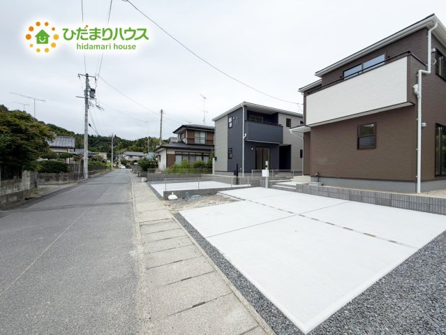 いわき市常磐下船尾１期　新築戸建　2号棟の前面道路含む現地写真|周辺は緑も多く、スーパーやドラックストアも近い為、住環境良好です♪