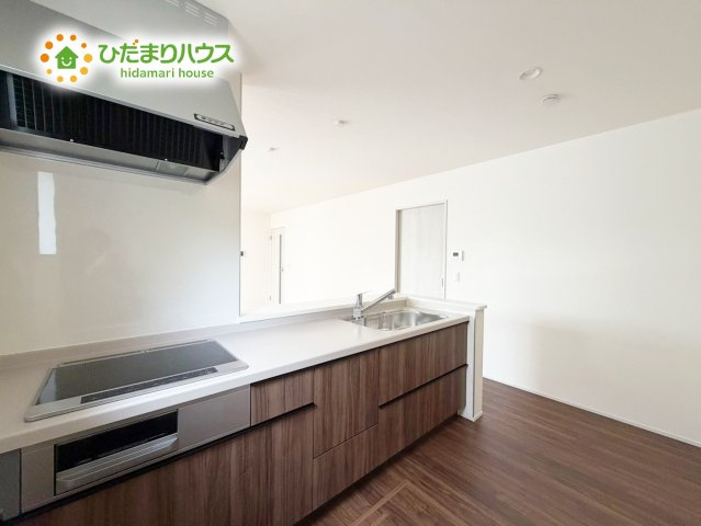 いわき市常磐下船尾１期　新築戸建　2号棟のキッチン|家族と会話しながら料理できるオープンカウンター♪