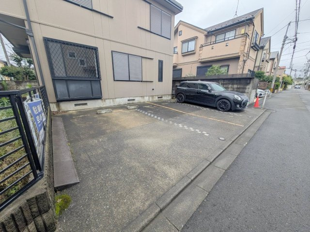 大河原邸の駐車場