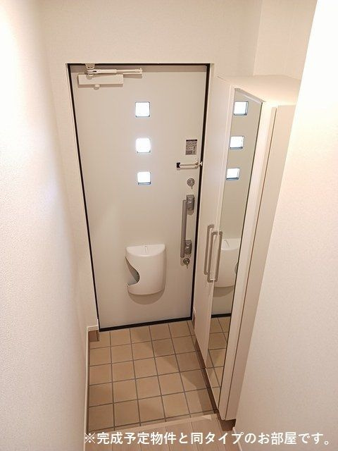 ミモザBの玄関