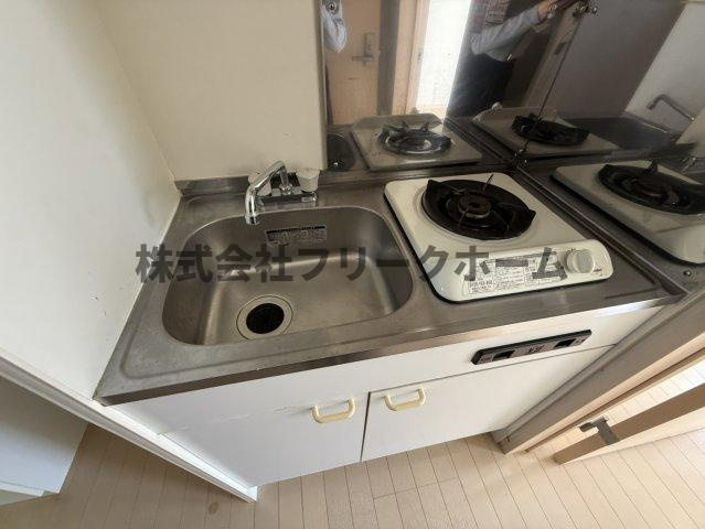 三鷹市上連雀２丁目のアパートのキッチン