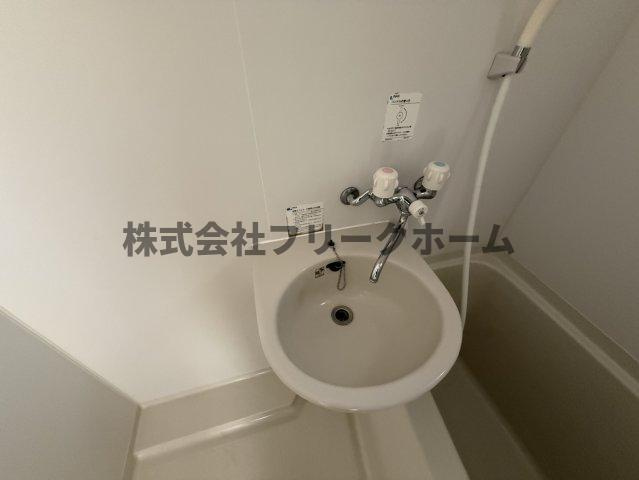 三鷹市上連雀２丁目のアパートの浴室
