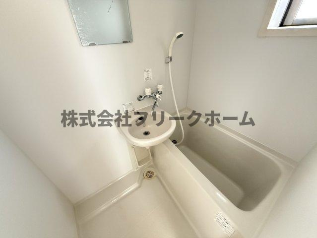 三鷹市上連雀２丁目のアパートの浴室