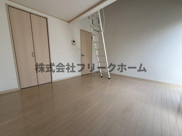三鷹市上連雀２丁目のアパートの居間・リビング