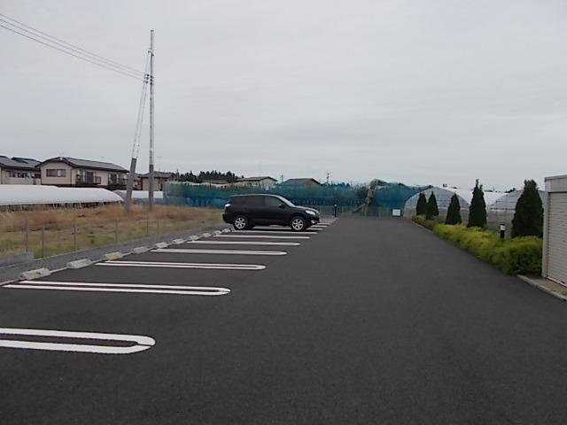 サニーヴィラの駐車場|駐車場があるので、車を買う予定の方も安心です