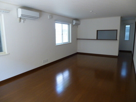 ドミール芦屋 戸建ての居間・リビング|ゆったりとした居間です