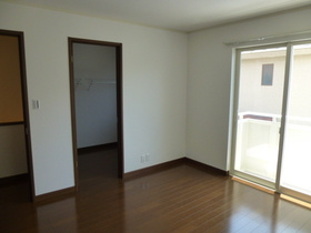 ドミール芦屋 戸建ての居間・リビング|こちらのリビングで趣味の時間をお楽しみください